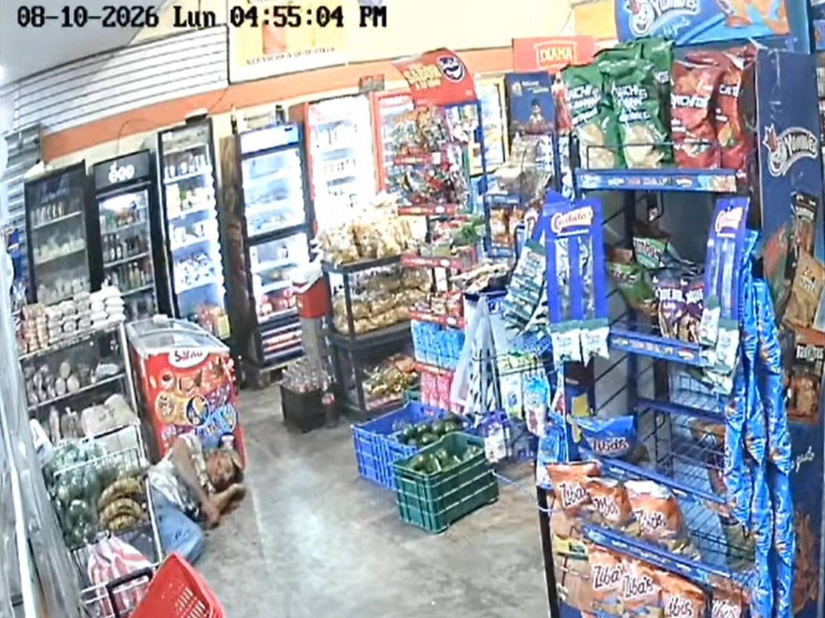 Las imágenes del asalto en minisúper que dejó un muerto y un herido en Olanchito