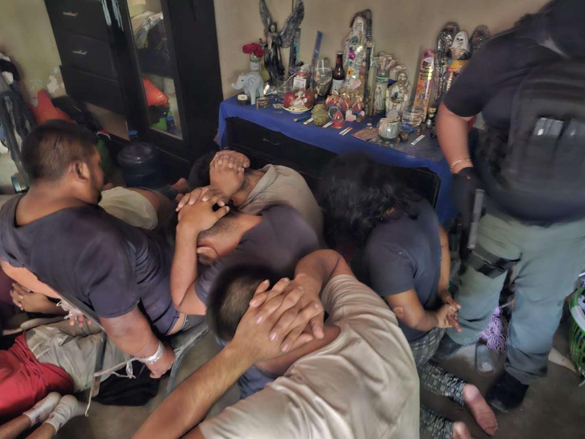 Rescatan a hondureños en casas en la frontera México-EEUU