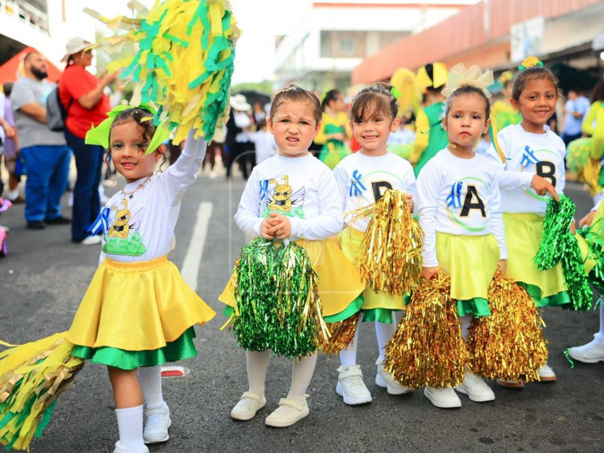 San Pedro Sula vibra con un colorido y diverso desfile de Independencia Patria