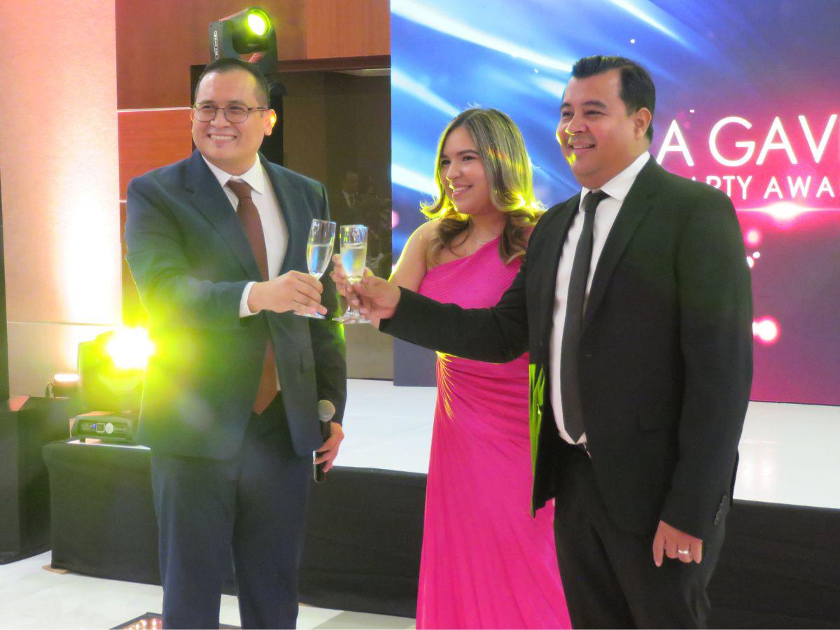 La Gavilla y Supermercados Colonial celebraron a sus deportistas y presentaron su nuevo uniforme