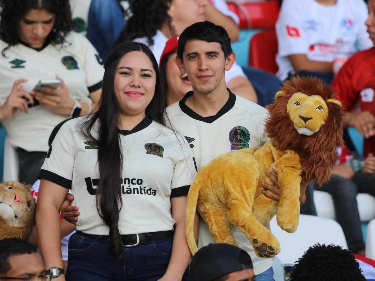 Derroche de bellezas en la final, revuelo por Nasralla y esposa de jugador cautiva