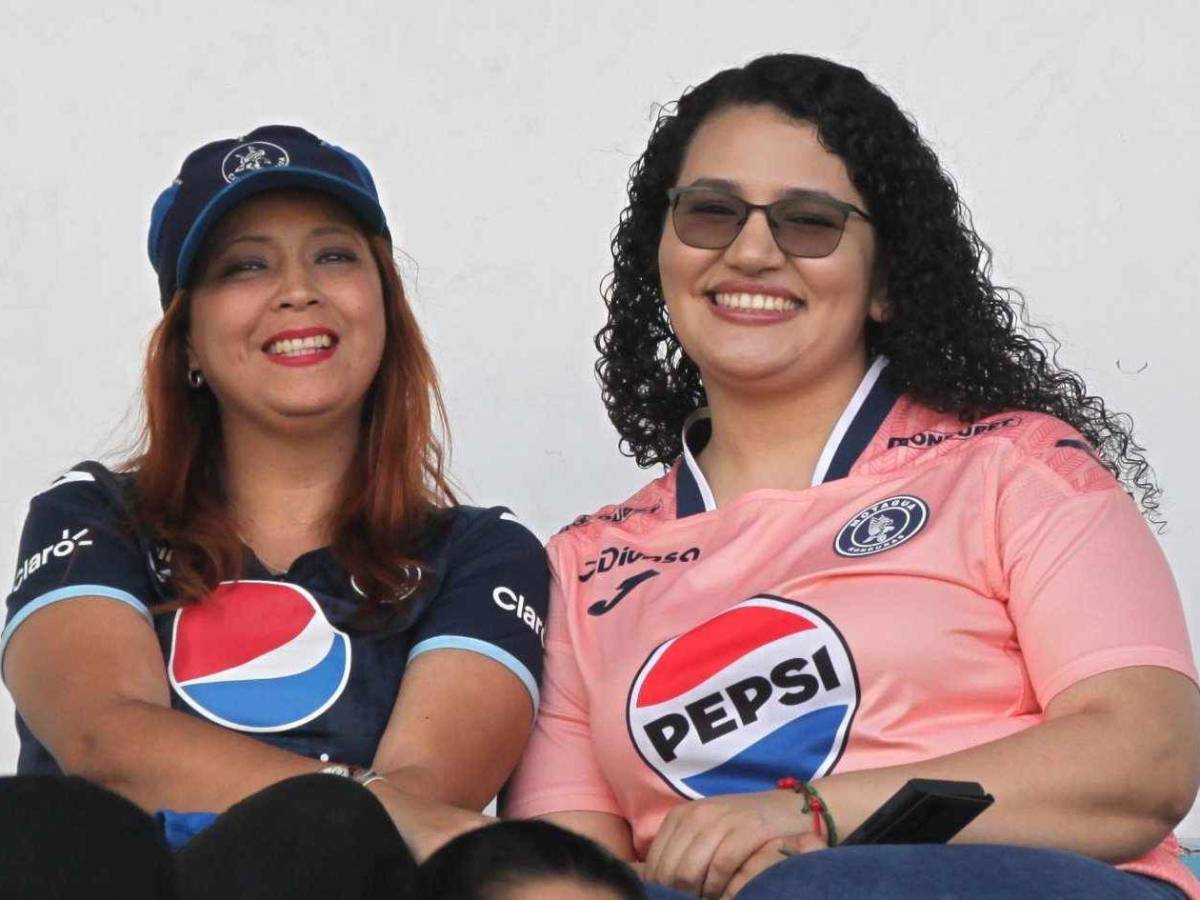 La chica que robó suspiros y el color de la Ultra Fiel en el Olimpia vs Motagua