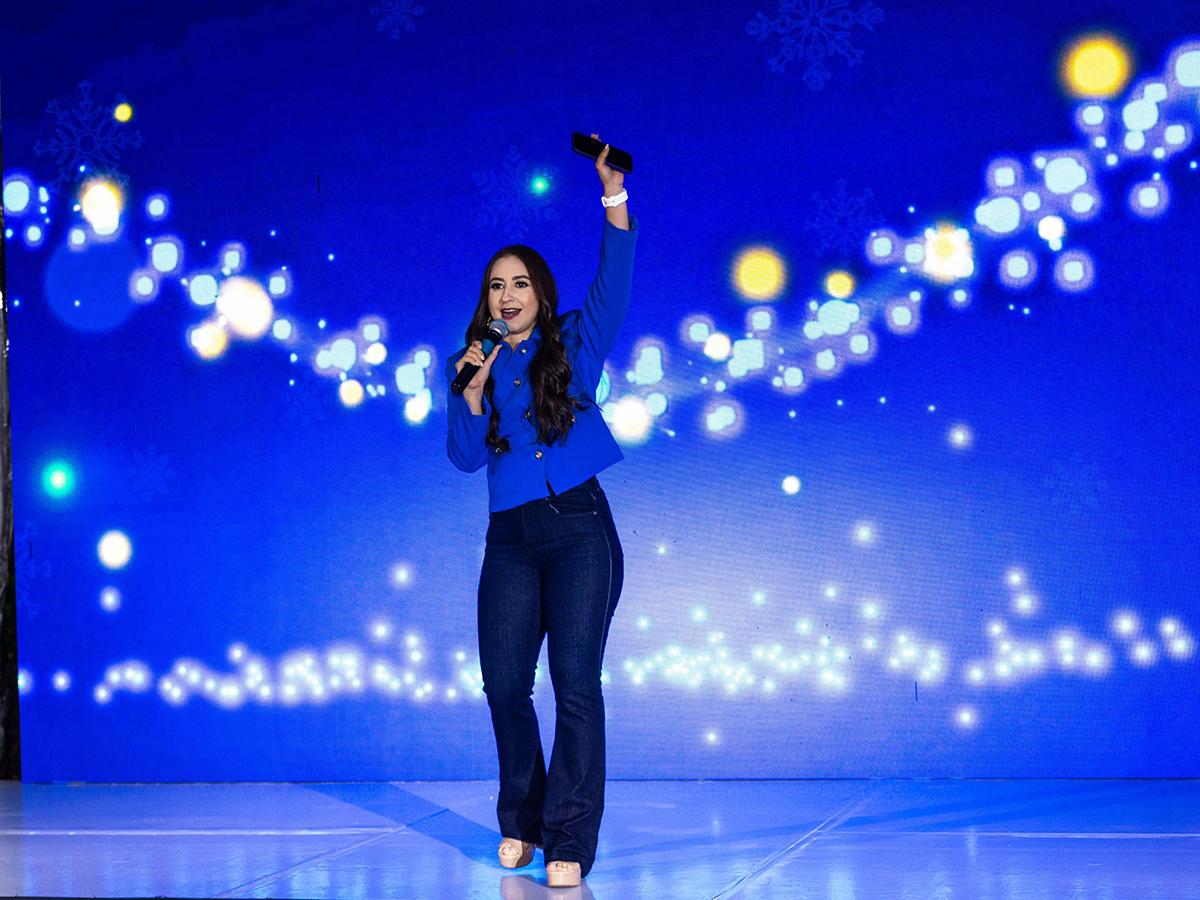 Rocío Hernández, fue la responsable de dar la bienvenida a los asistentes al coctel de lanzamiento de la nueva campaña de Tigo.