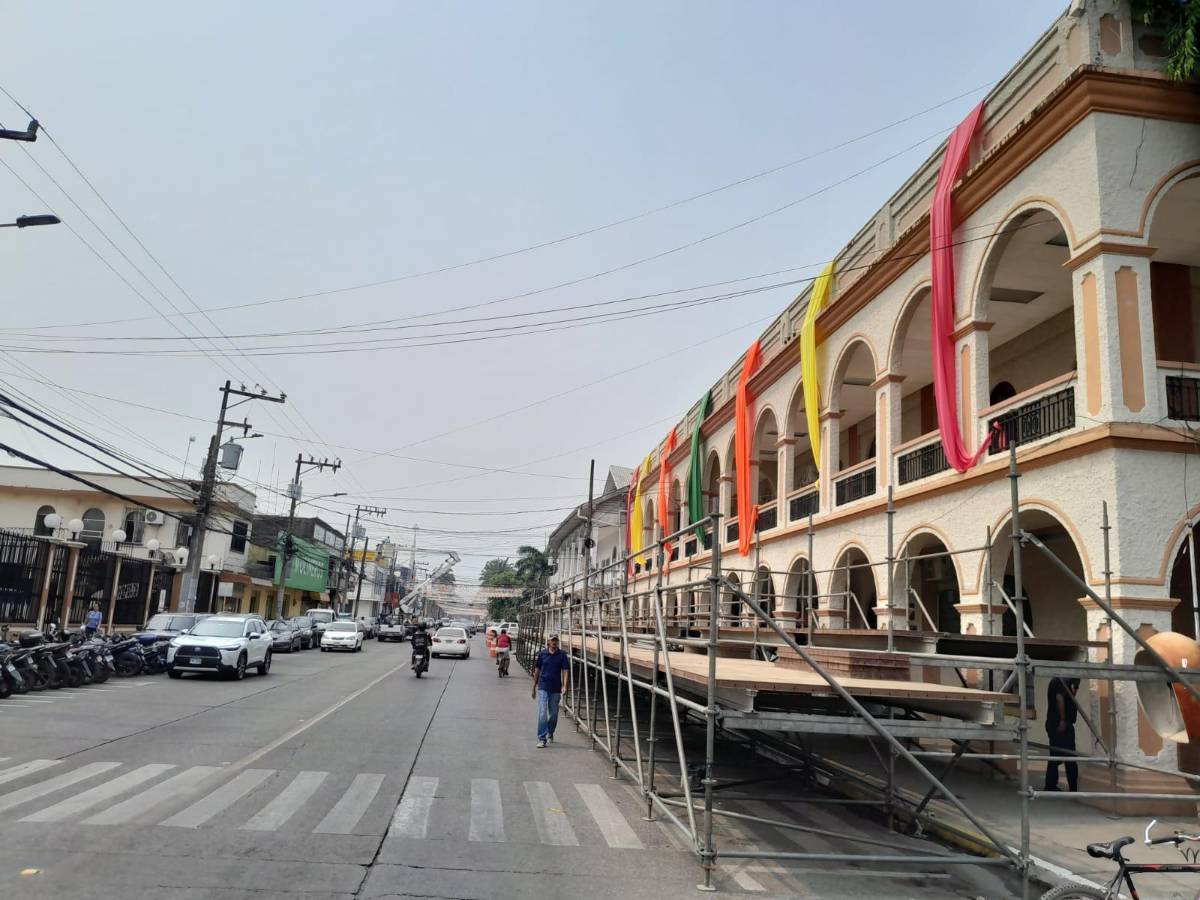 El Carnaval de La Ceiba fue declarado patrimonio de la cultura e identidad nacional de Honduras en 2014. El Congreso Nacional aprobó un aporte anual de 2 millones de lempiras para el montaje del carnaval, sin embargo, en los últimos tres años no se ha hecho efectiva la ayuda.