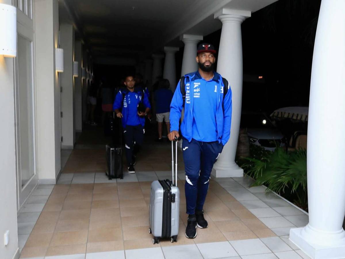 Selección de Honduras llegó a Curazao y aficionada estadounidense sorprendió a Luis Palma