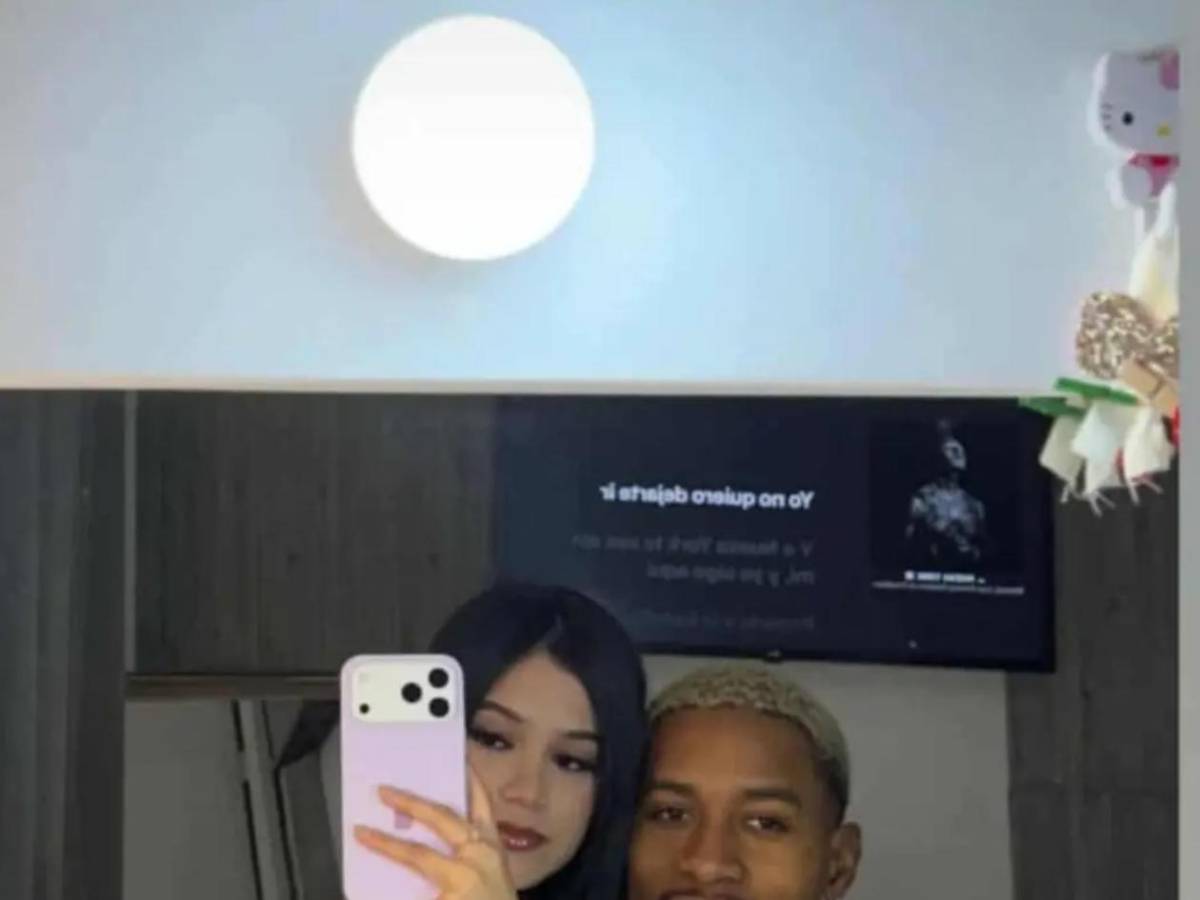 Fotos: Futbolista hondureño sorprendió a joven en Europa con dos gestos