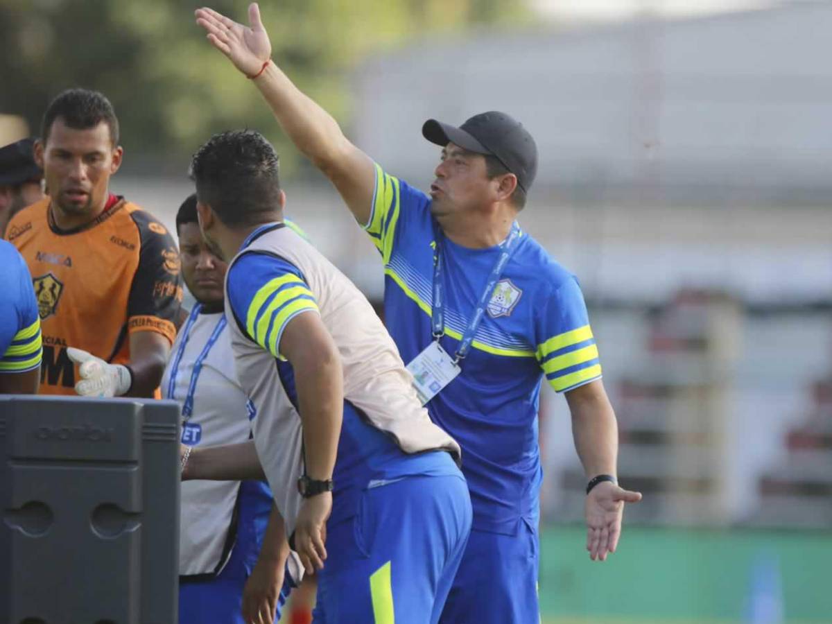 Futbolistas esperando pago, Mauricio Dubón sorprende y ¿quién es la chelita?