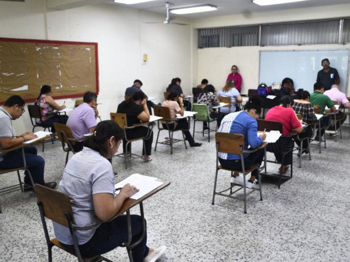 Más de 3,500 docentes de Cortés en busca de una oportunidad en Educación