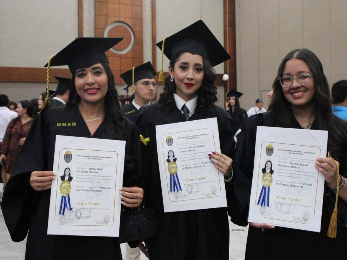 Unah Campus Cortés celebra la graduación de 453 nuevos profesionales