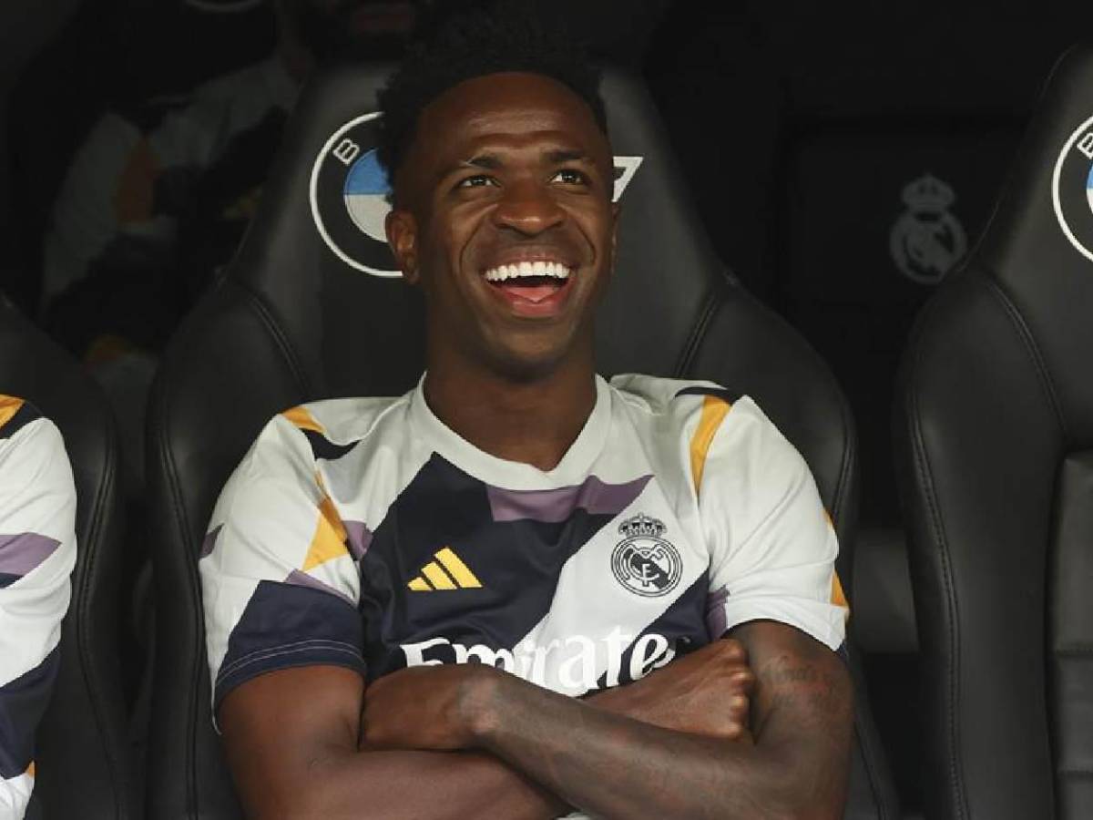 La terrible entrada de Mbappé a rival, gritos a Asencio y queja de Vinicius