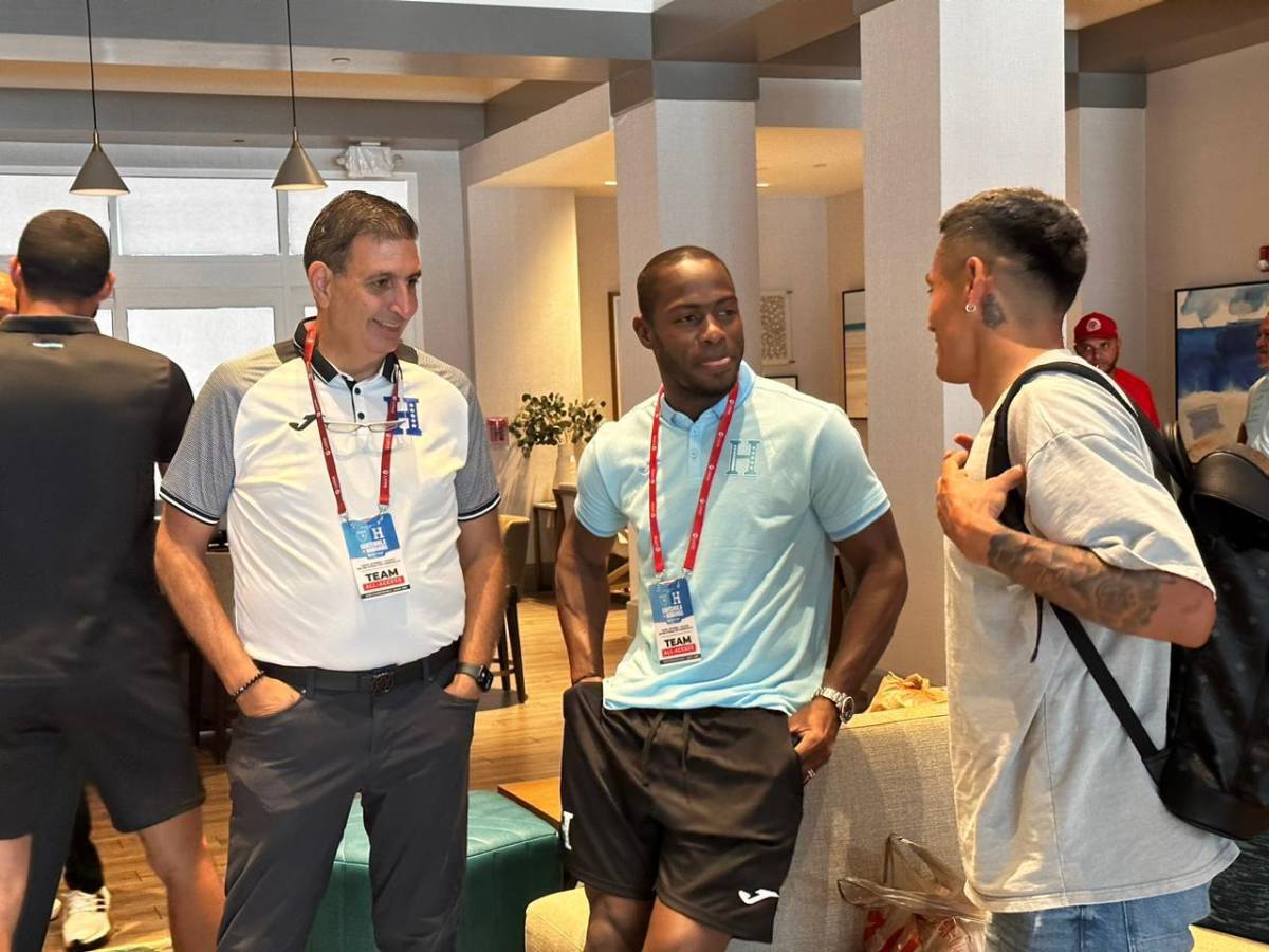 Najar fu recibido por Jorge Salomón y Maynor Figueroa.