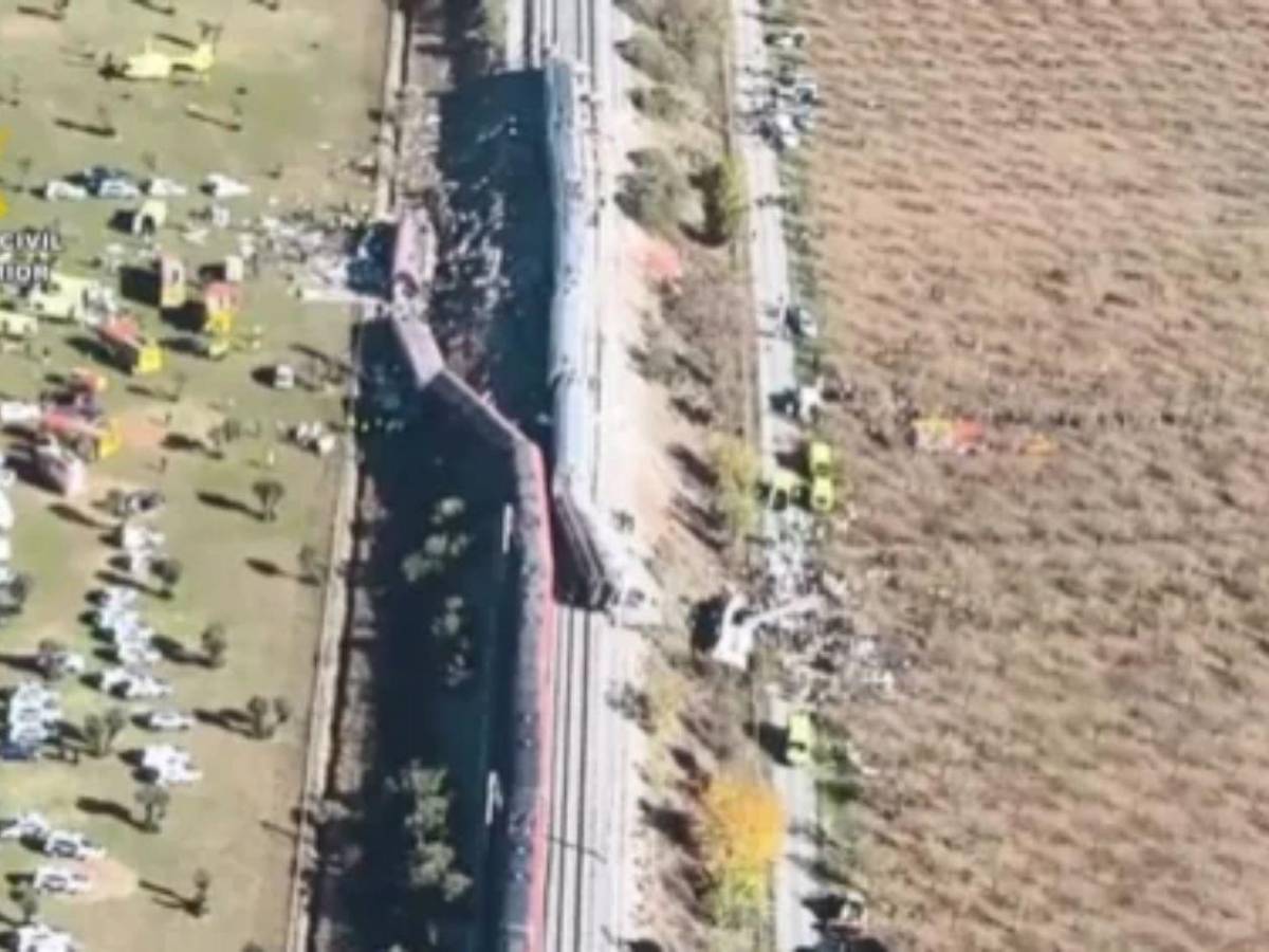Dos trenes chocan y dejan al menos 64 muertos y decenas de heridos en España