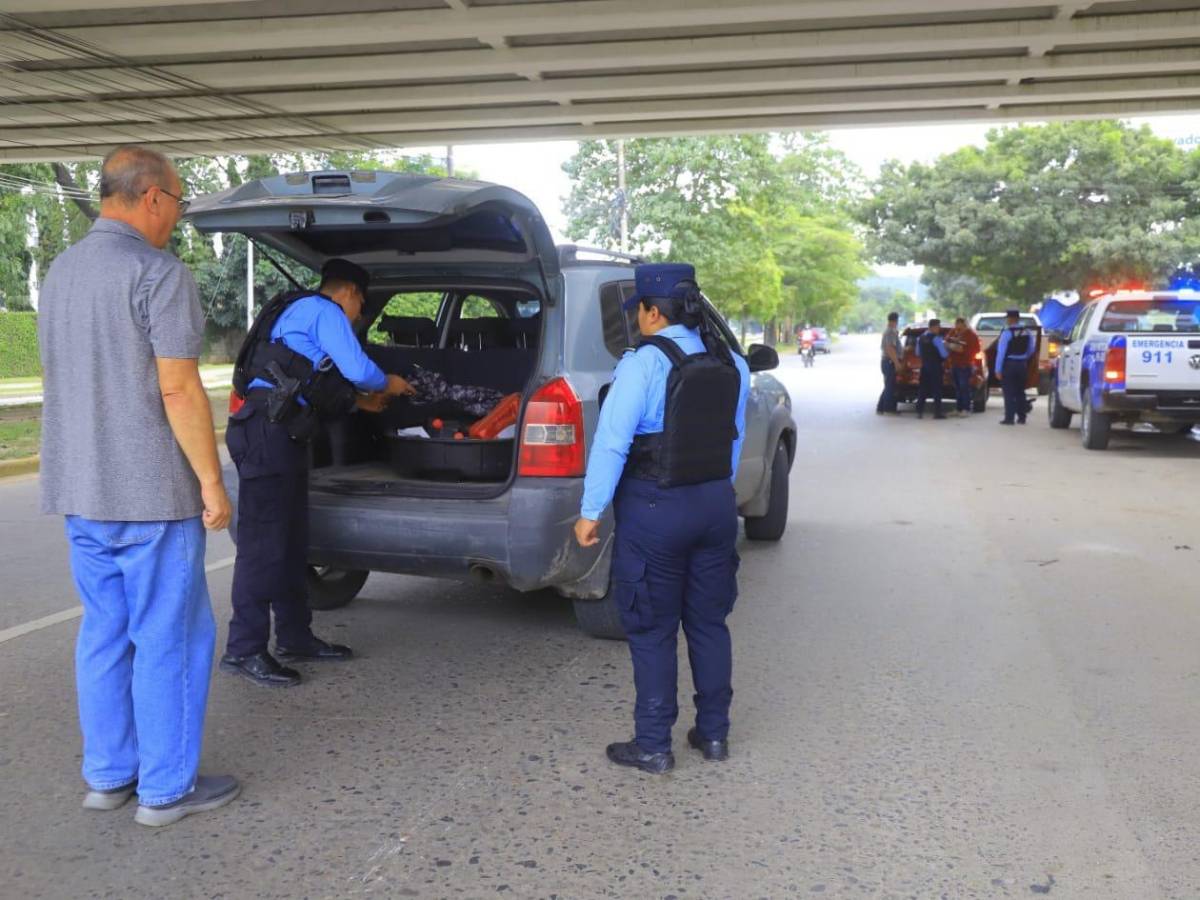 Estos son sus derechos si es detenido en un retén policial