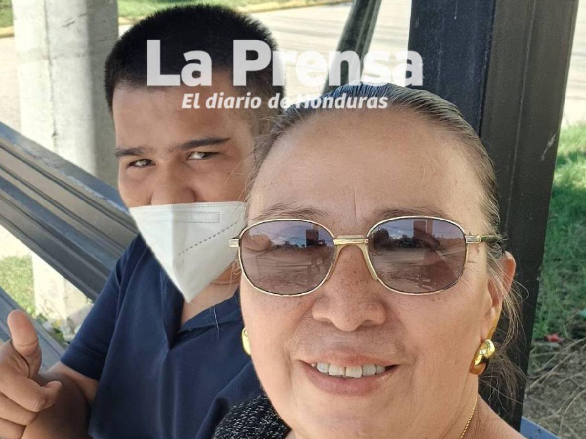 ¿Quién es la mujer que atendió el parto de la bebé que nació dentro de un carro en San Pedro Sula?