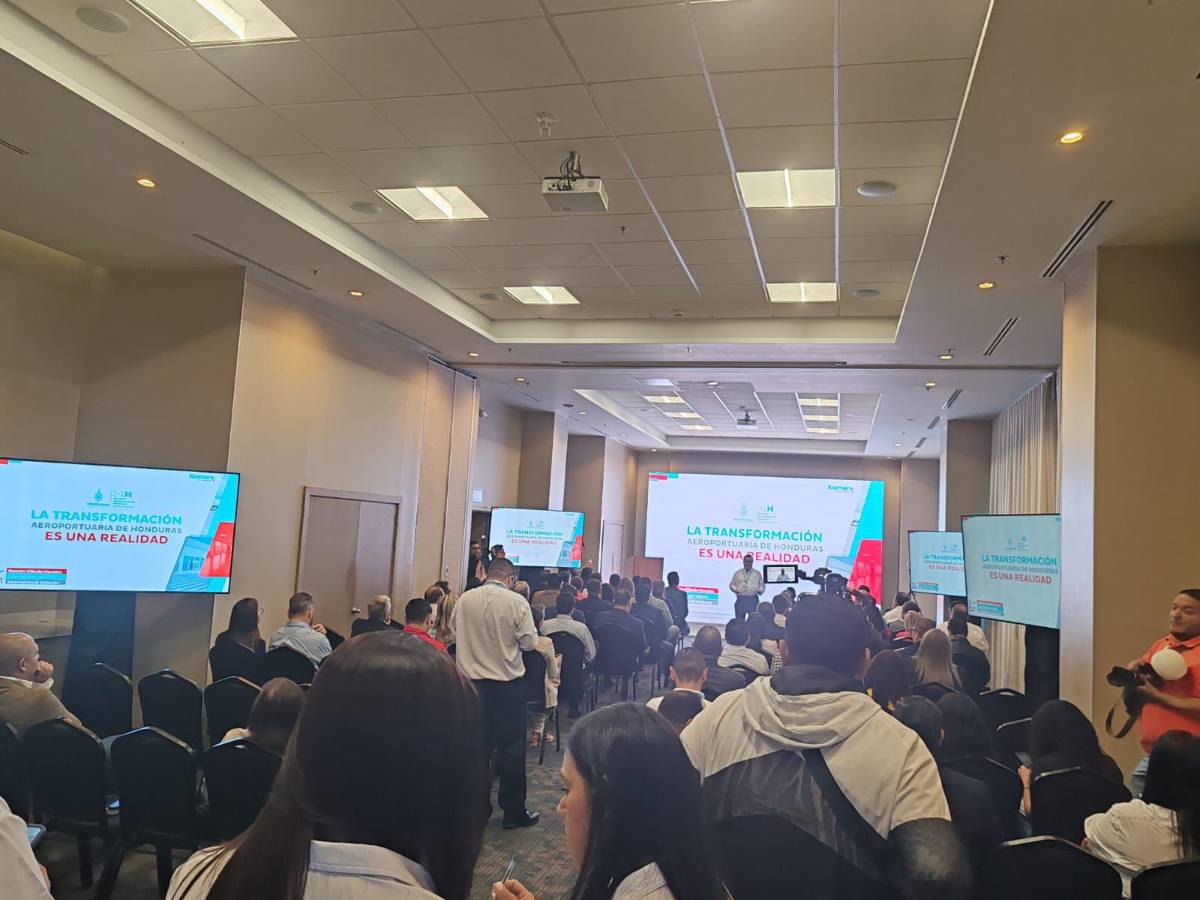 Representantes de cámaras, asociaciones y líneas aéreas en la presentación que realizó SAN sobre el avance de los tres aeropuertos internacionales del país.