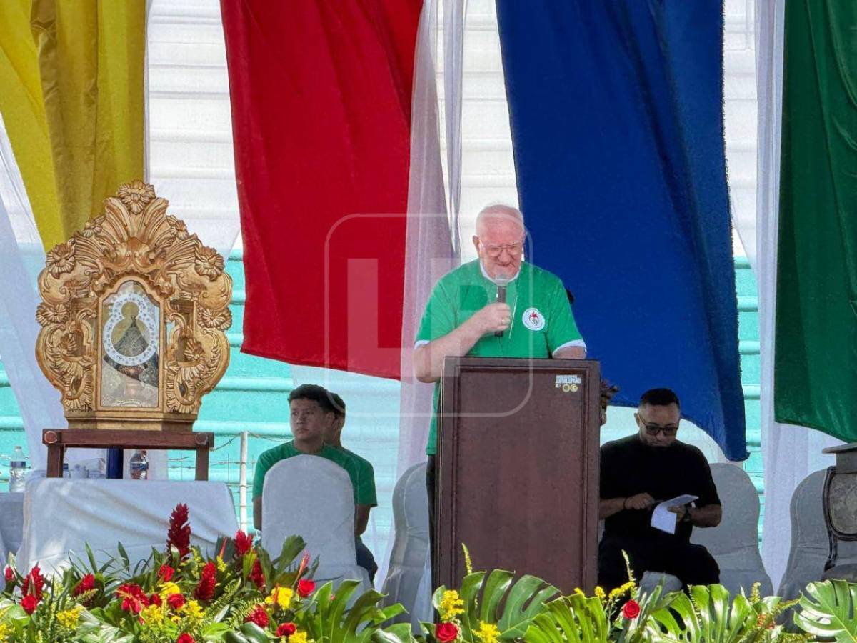 Corazones ardientes: 30,000 fieles llenan el Estadio Olímpico en la Santa Misión 2026