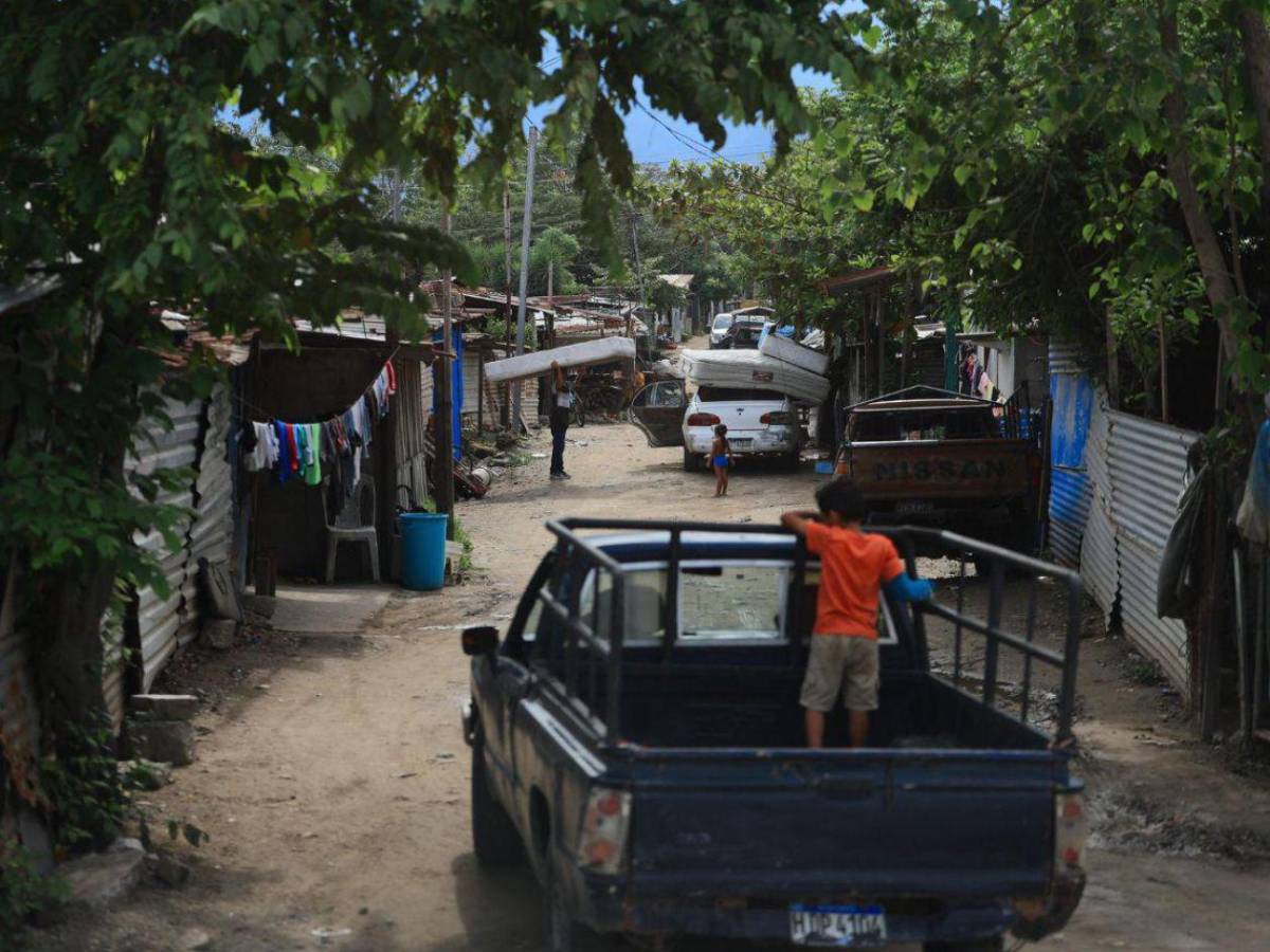 ¿Cuántos sampedranos están expuestos a riesgos por desastres naturales?