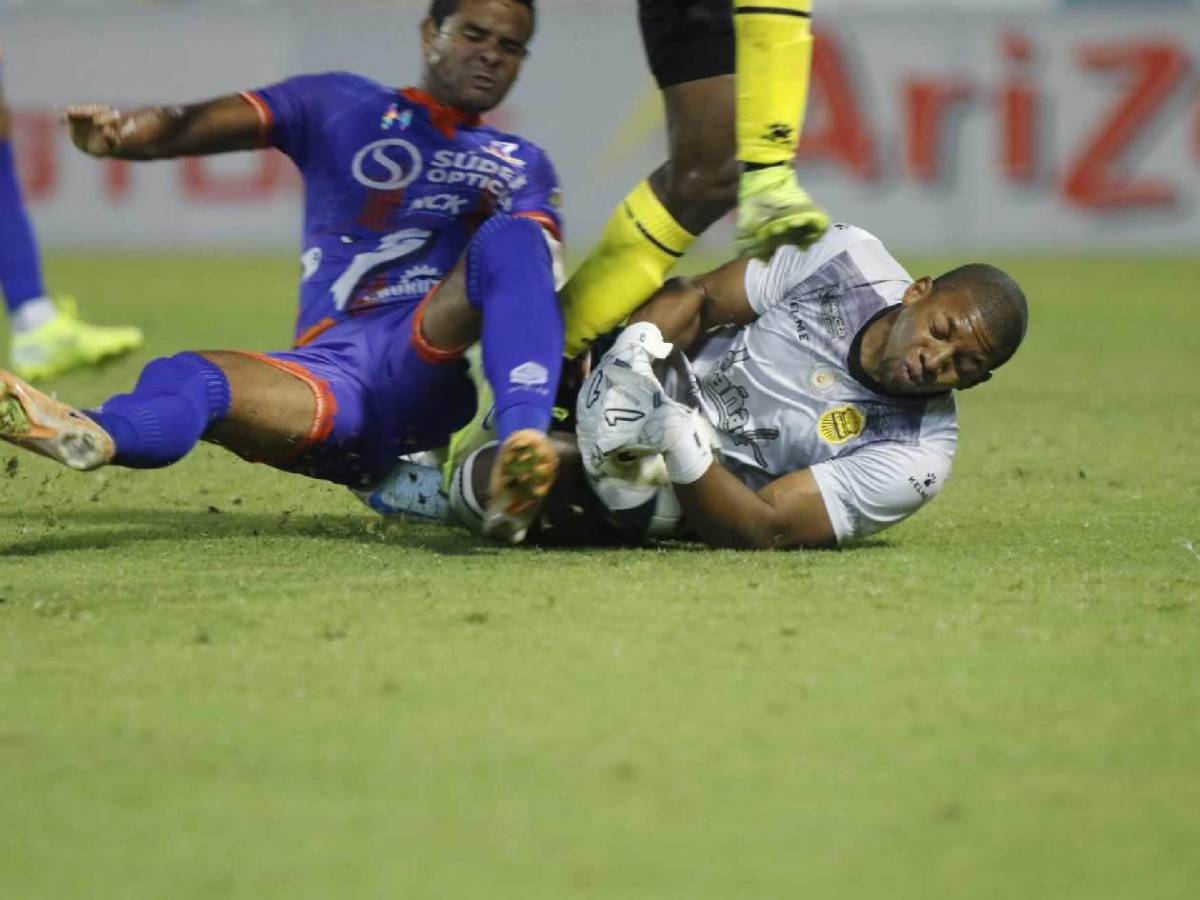 Alegría del Real España, chicas, susto con jugador y gesto de Jeaustin