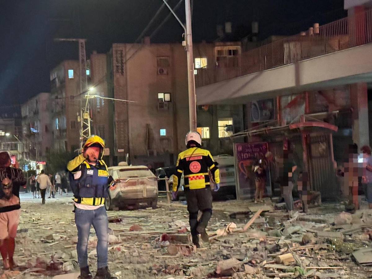 Nueva oleada de misiles de Irán deja diez muertos en Israel, que promete venganza