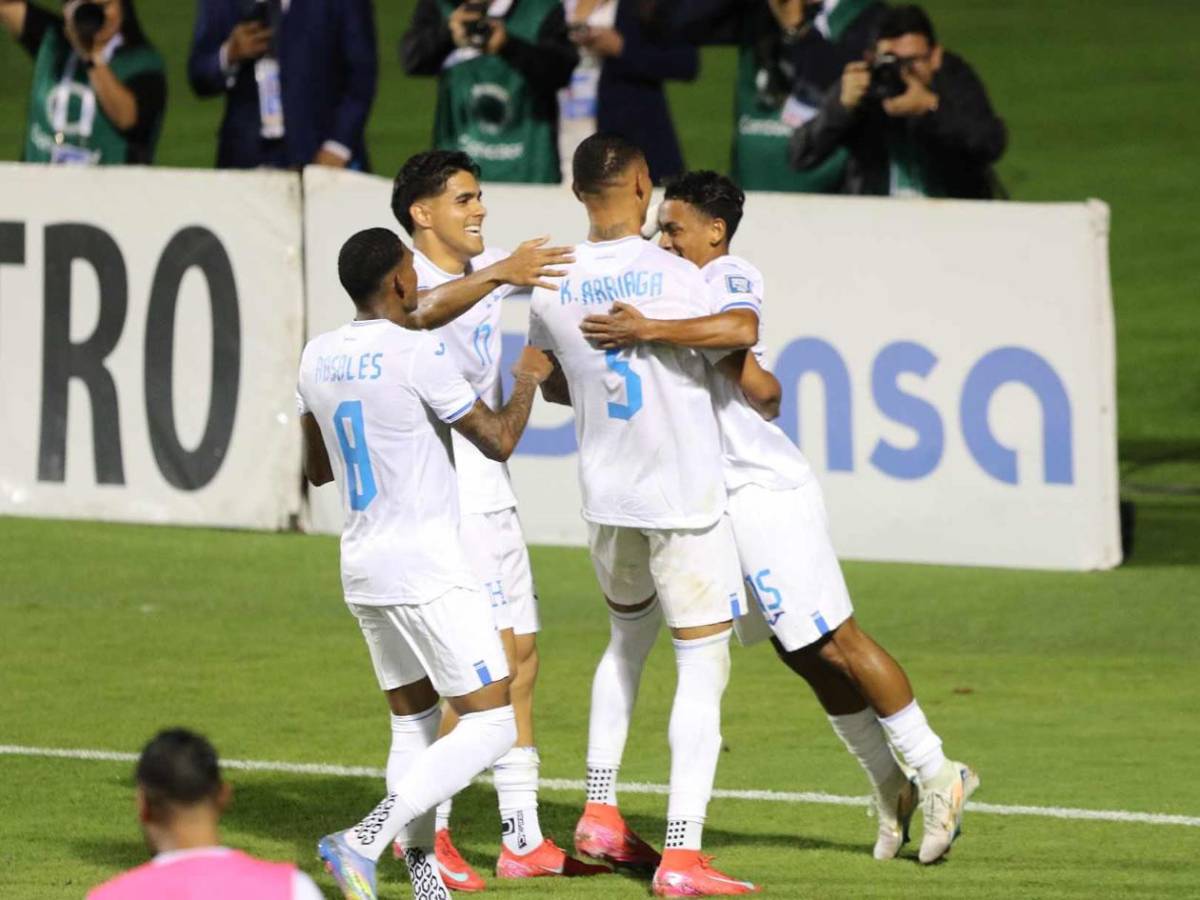 Honduras festeja vs Antigua y Barbuda, show de diputado, lindas chicas y jugador abucheado