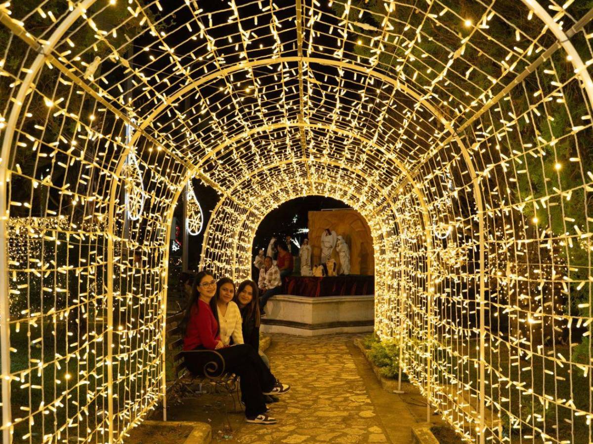 Luces, música y tradición: así brillan villas navideñas de pintoresco municipio de Occidente