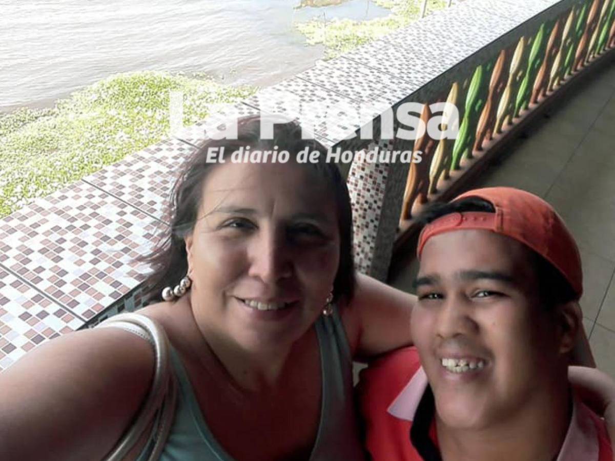 ¿Quién es la mujer que atendió el parto de la bebé que nació dentro de un carro en San Pedro Sula?