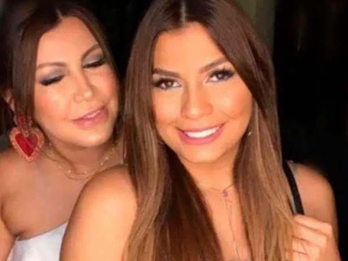 Madre de Angie Peña publica foto de Anthony Grayson comiendo con policías en Roatán