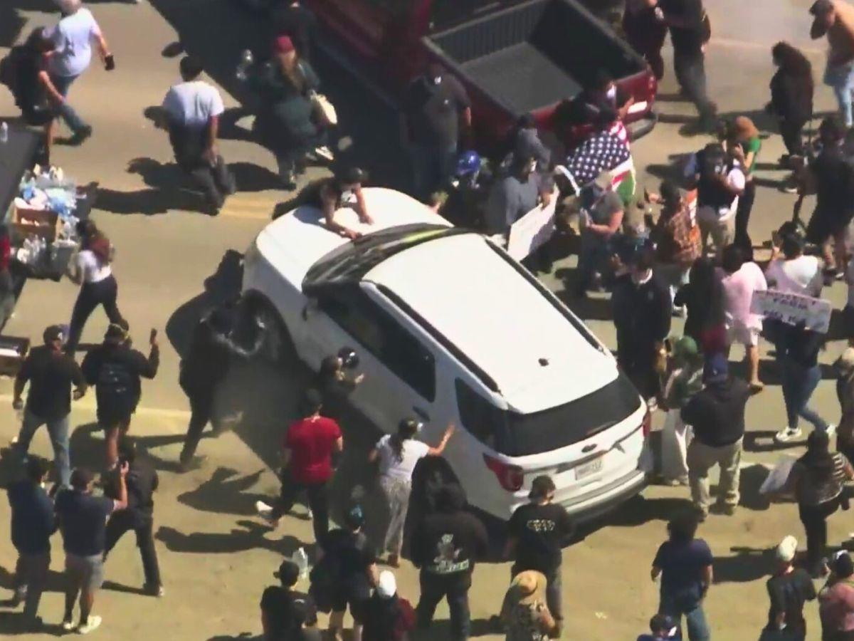 Gases, piedras y helicópteros: aumenta la tensión en redadas en California