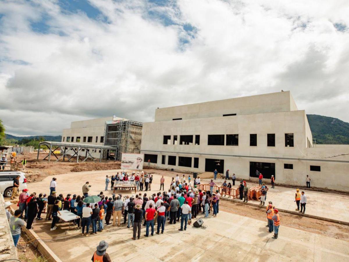 ¿Qué futuro tendrán los hospitales en construcción que deja Xiomara Castro?