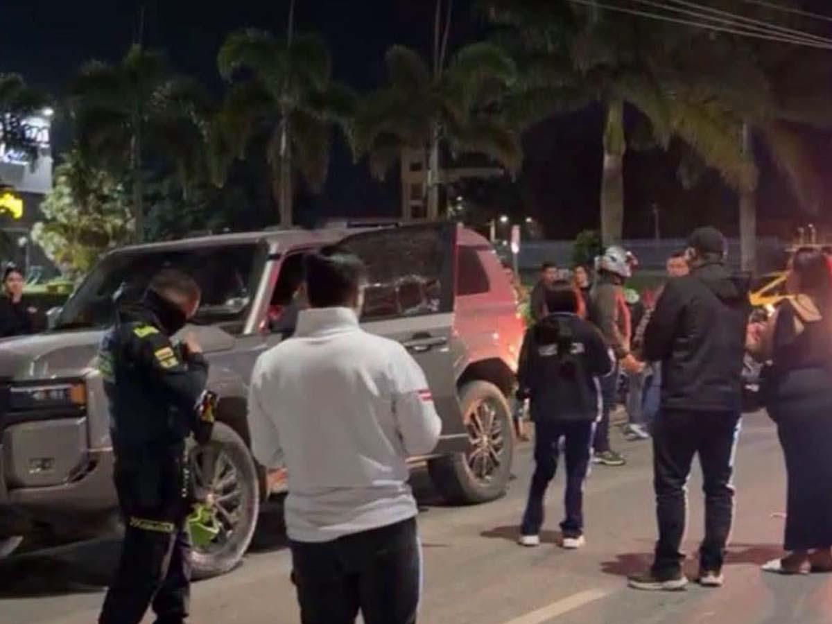 Influencer fue asesinada cuando se conducía en una Prado y esperaba cambio del semáforo