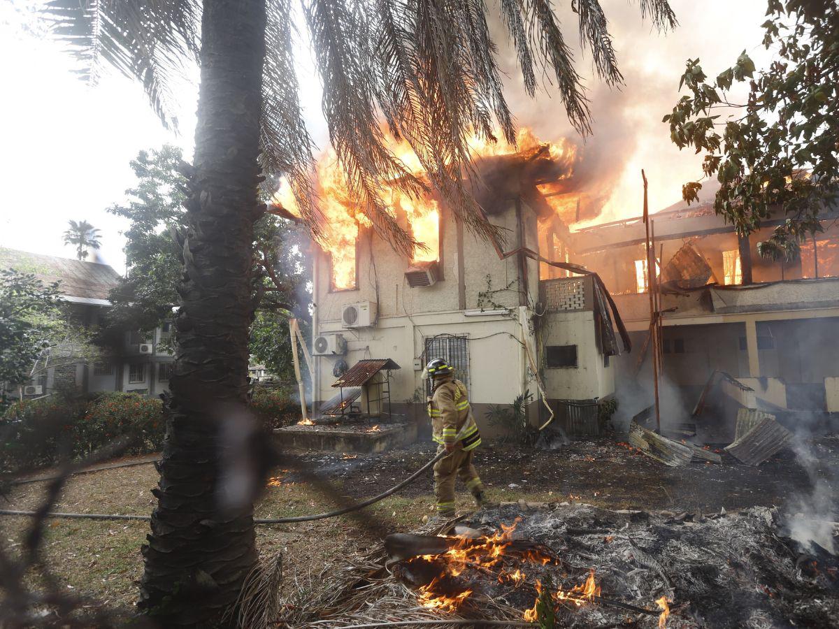 Así fueron consumidas las oficinas de iglesia evangélica en San Pedro Sula