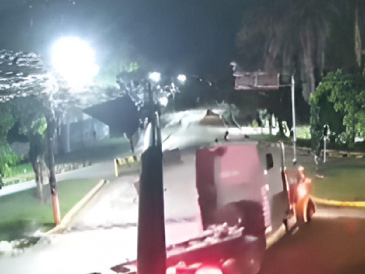 Su pierna salió volando: mujer sobrevive a accidente con rastra