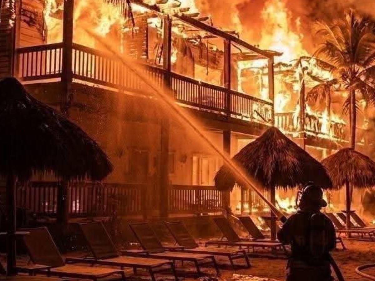 Entre cenizas y escombros: el estado de reconocido hotel tras el incendio en Roatán