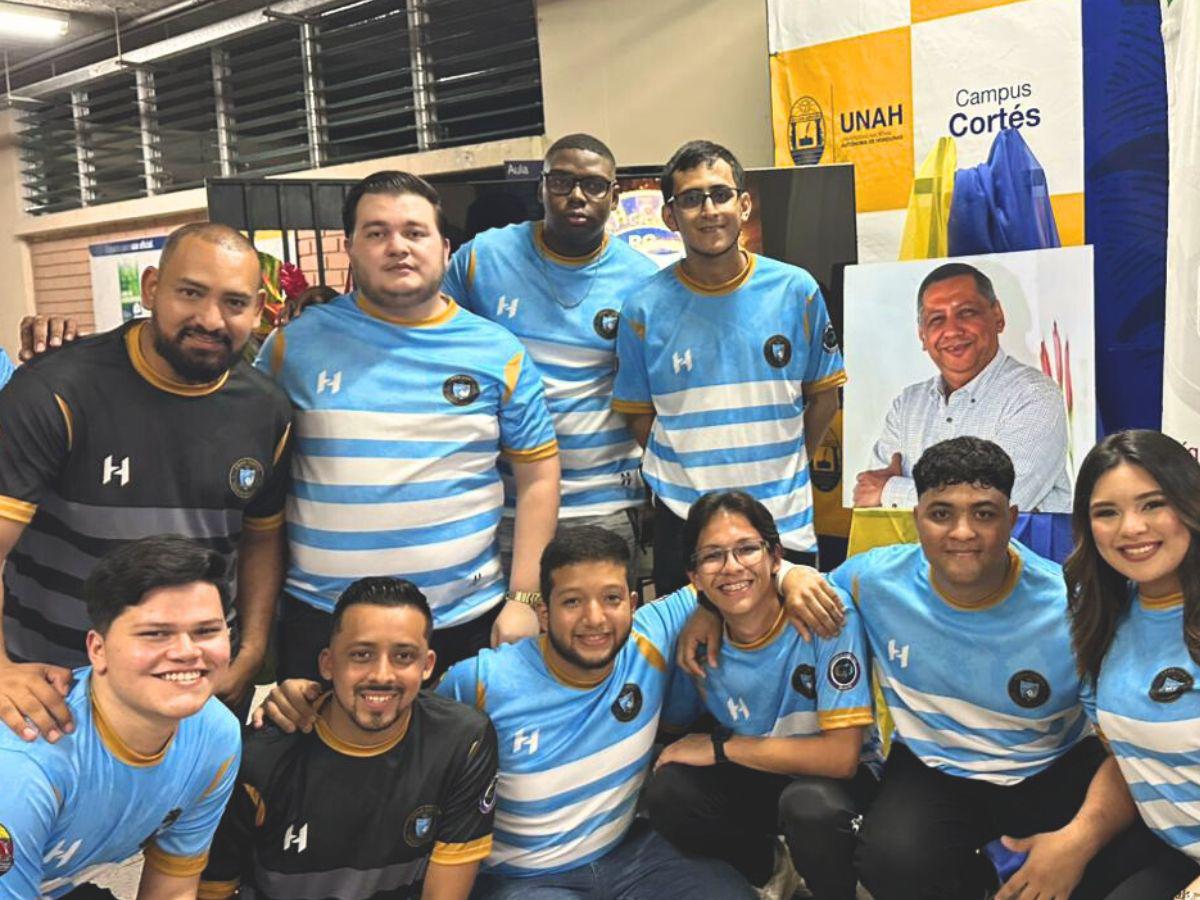 Equipo Periodismo FC presenta uniforme en homenaje al periodista René Gavarrete en Unah-Cortés