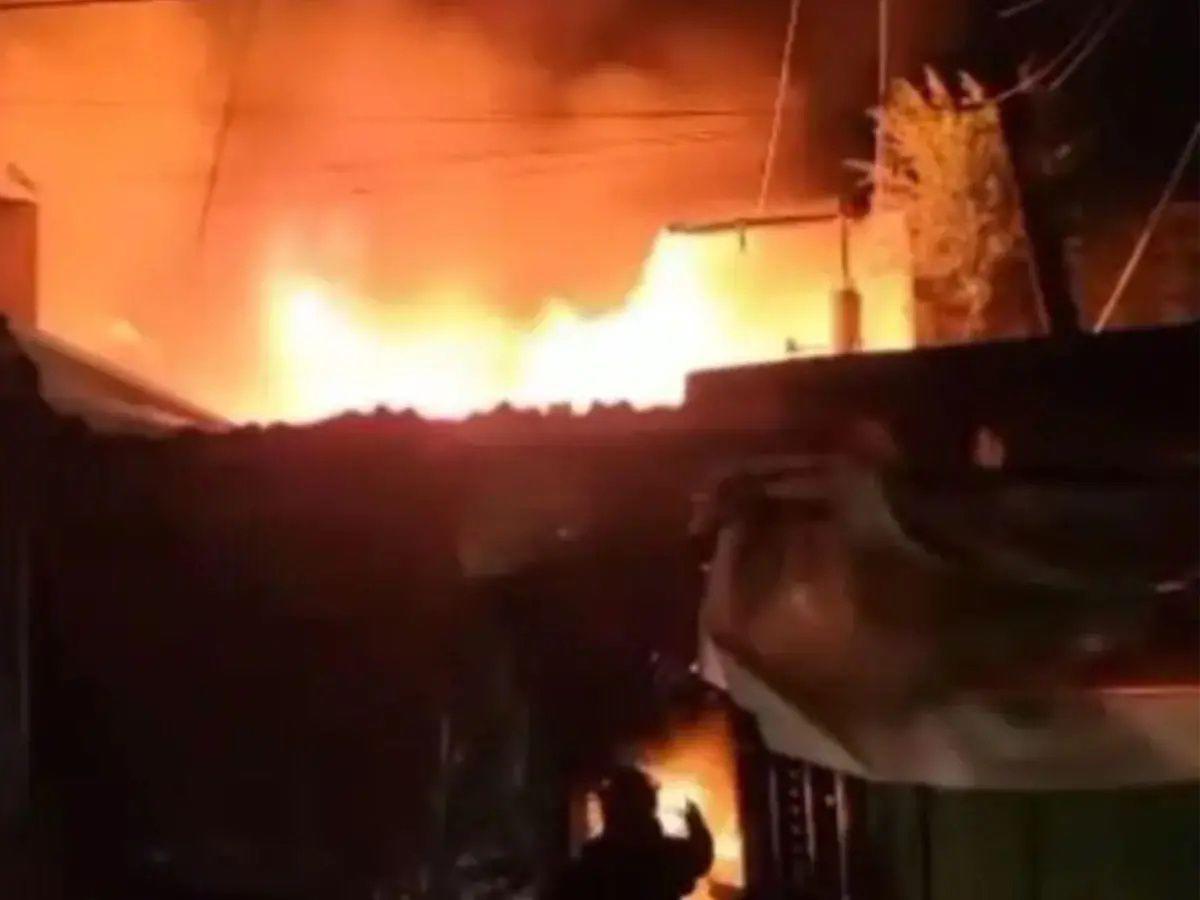 Así quedó el mercado Galindo tras el feroz incendio que dejó heridos y severos daños