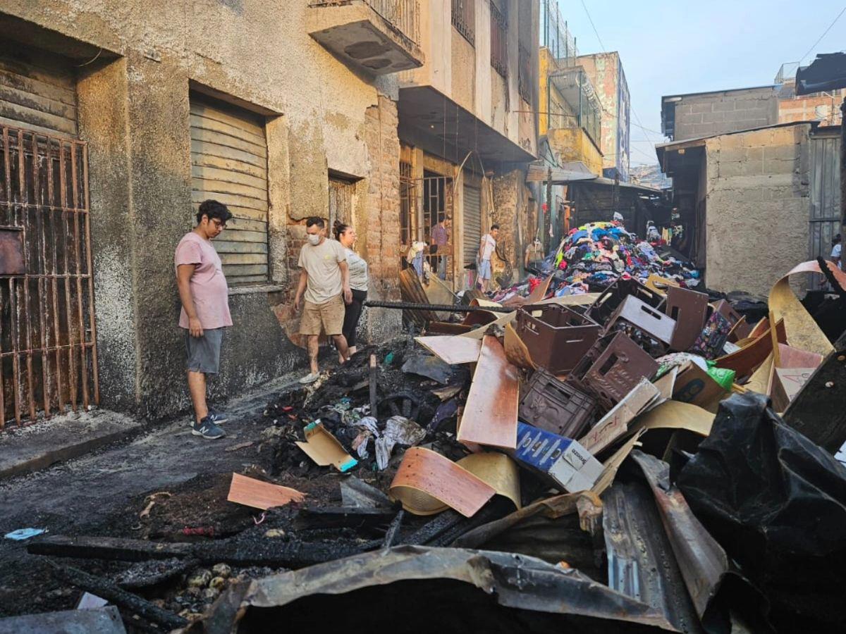 Así quedó el mercado Galindo tras el feroz incendio que dejó heridos y severos daños