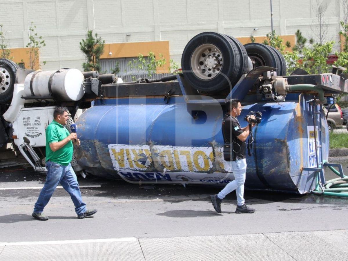 Múltiple accidente en Tegucigalpa deja varios heridos tras vuelco de una pipa de agua