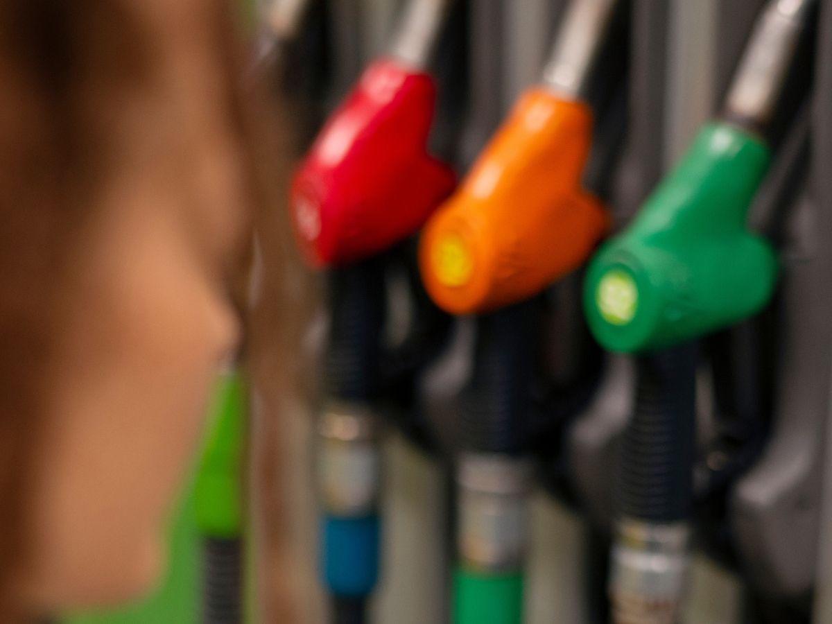 Golpe al bolsillo: estas son las causas que están disparando el precio de los combustibles en Honduras