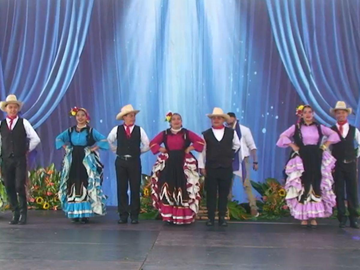 Hondureños quedan varados en Colombia tras terremoto luego de competir en festival folclórico