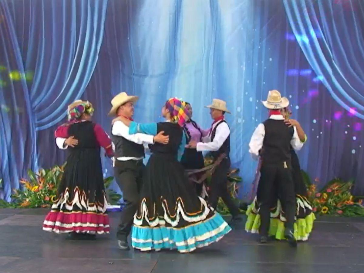 Hondureños quedan varados en Colombia tras terremoto luego de competir en festival folclórico