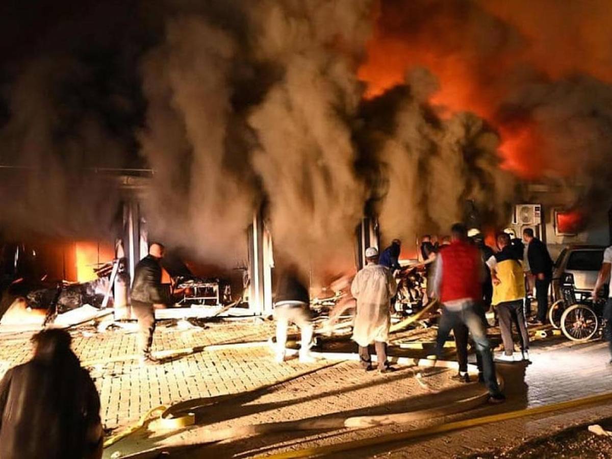 Muere futbolista en incendio en discoteca al ayudar a otros a escapar