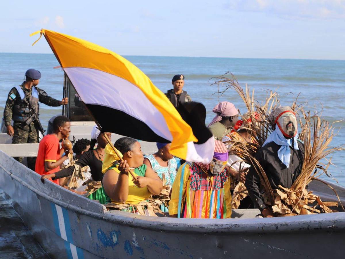 Imágenes: garífunas recrean su llegada a Honduras hace 228 años