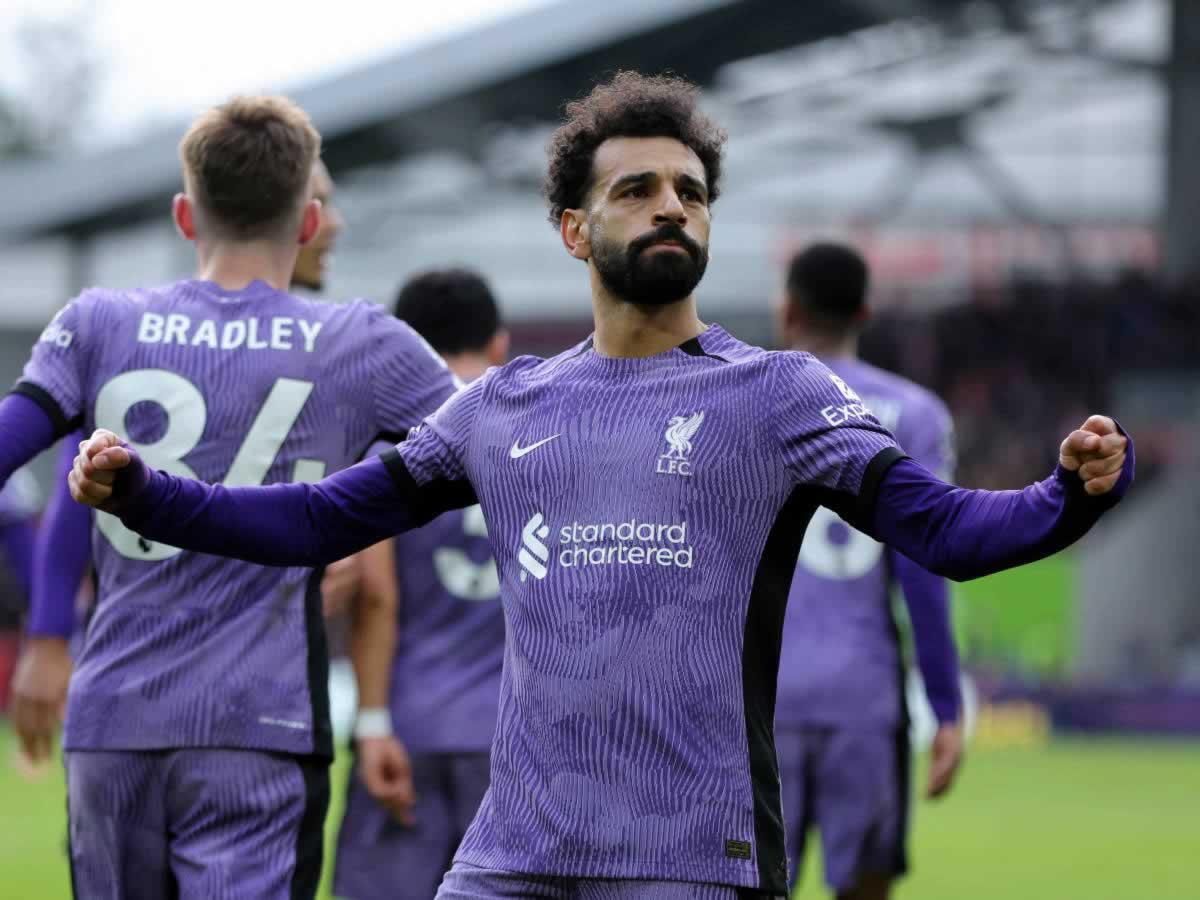 Liverpool golea, aumenta la presión y Salah vuelve a lo grande
