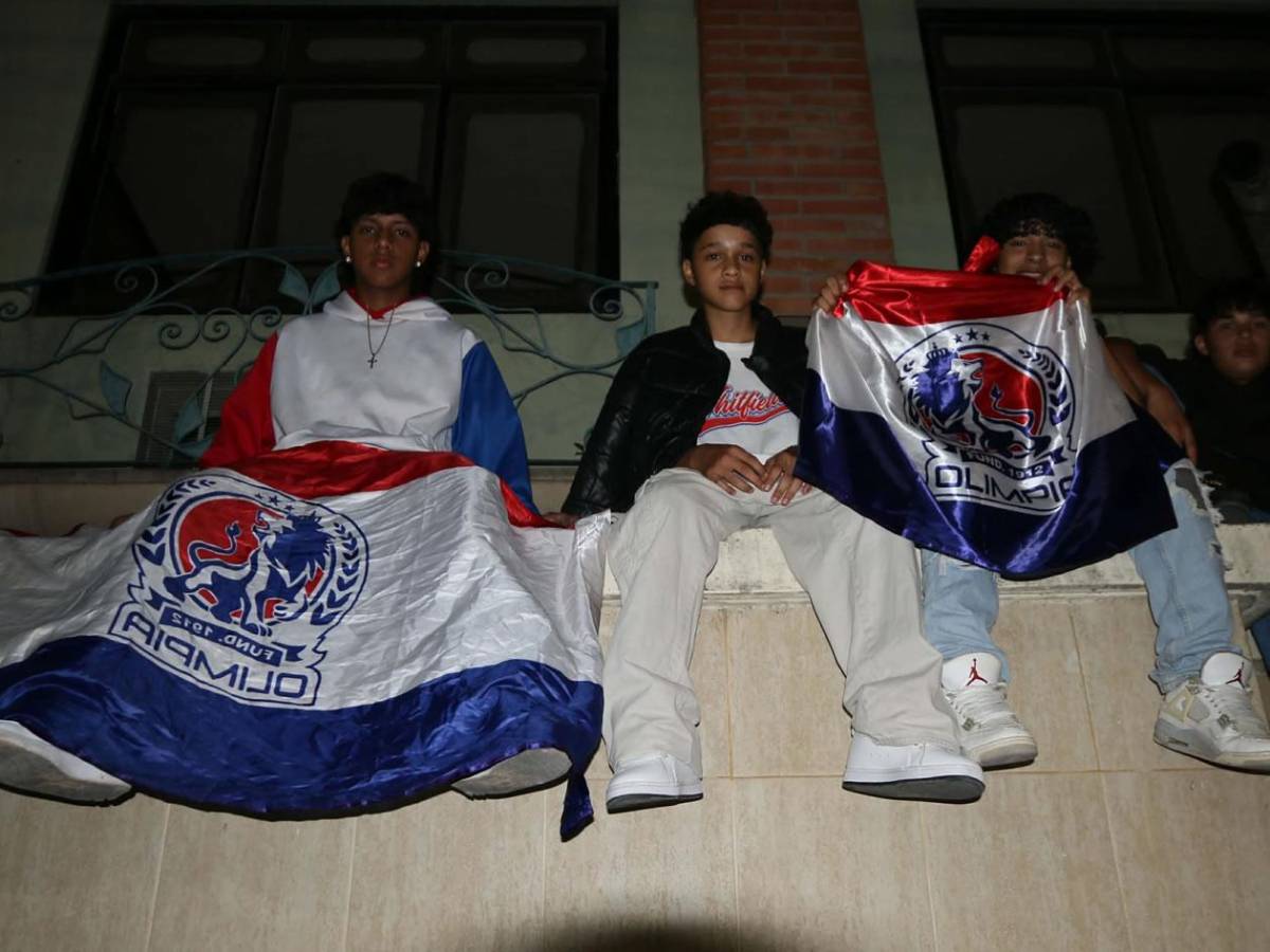 Espectacular banderazo de la afición del Olimpia y piden la Copa 40 ante Marathón
