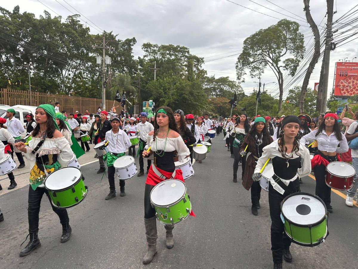 Feria Juniana: sampedranos disfrutan del desfile carrozas