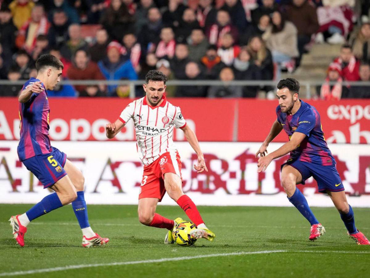 Barcelona vive noche amarga: enfado de Flick, polémica y penal fallado de Lamine