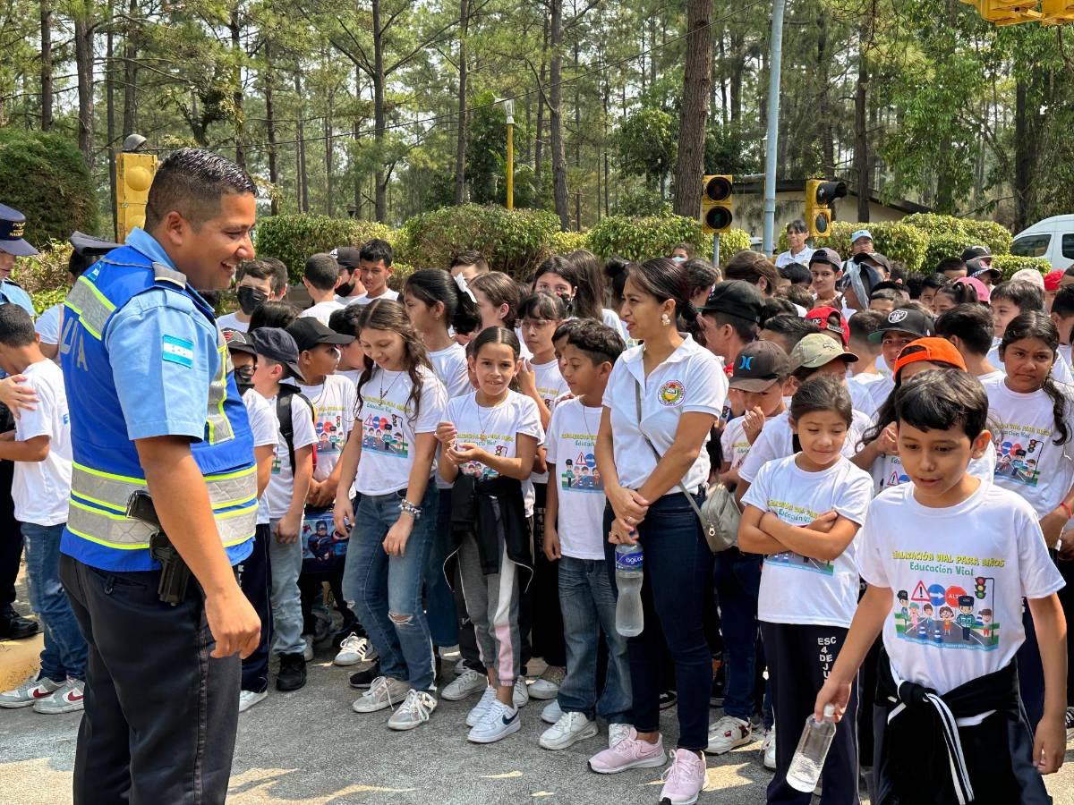 Enseñan a niños de Tegucigalpa educación y señalización vial