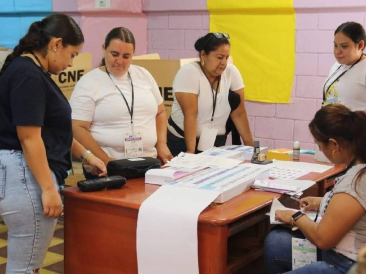 Así votan los capitalinos, a pesar de los retrasos en la apertura de urnas