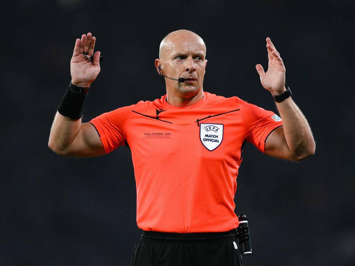 La UEFA se ríe del Barcelona: El 'premio' que pretende dar al árbitro Marciniak