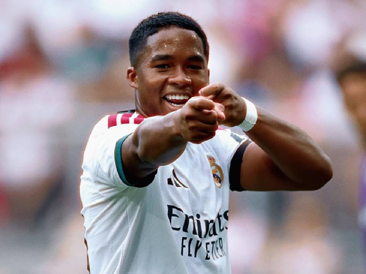 Barcelona cierra otra venta, club negocia fichaje de Julián y revés con Lautaro